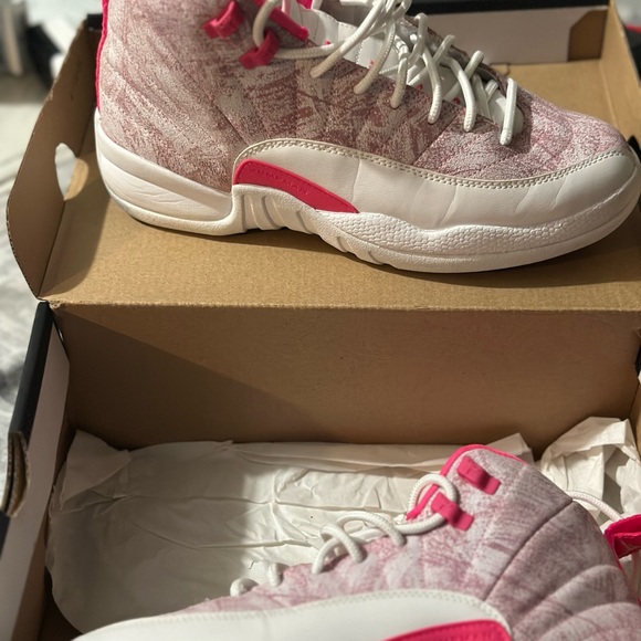 2021
Air Jordan 12 Retro GS 'Arctic Pink'. Size 7 - Picture 2 of 2
